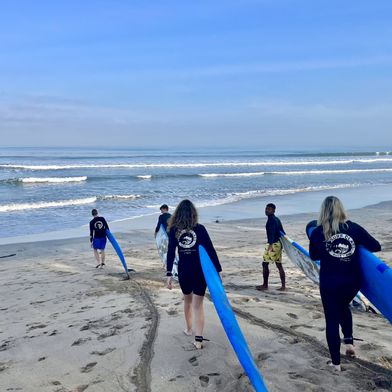 Surfen met de groep op Bali